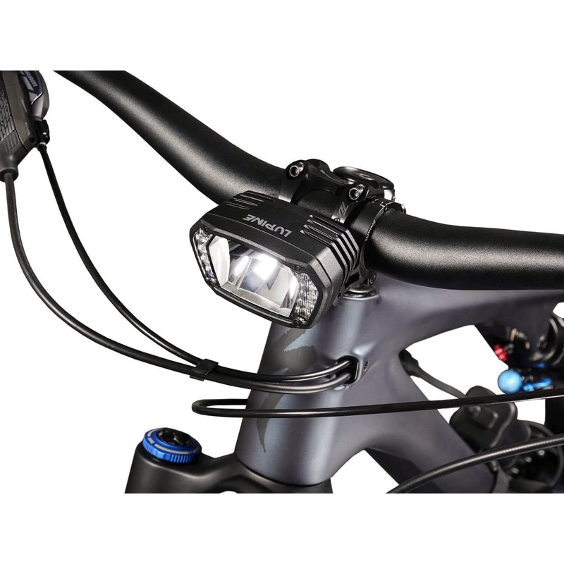 Lupine SL AX10 polkupyöran valo etuviistosta